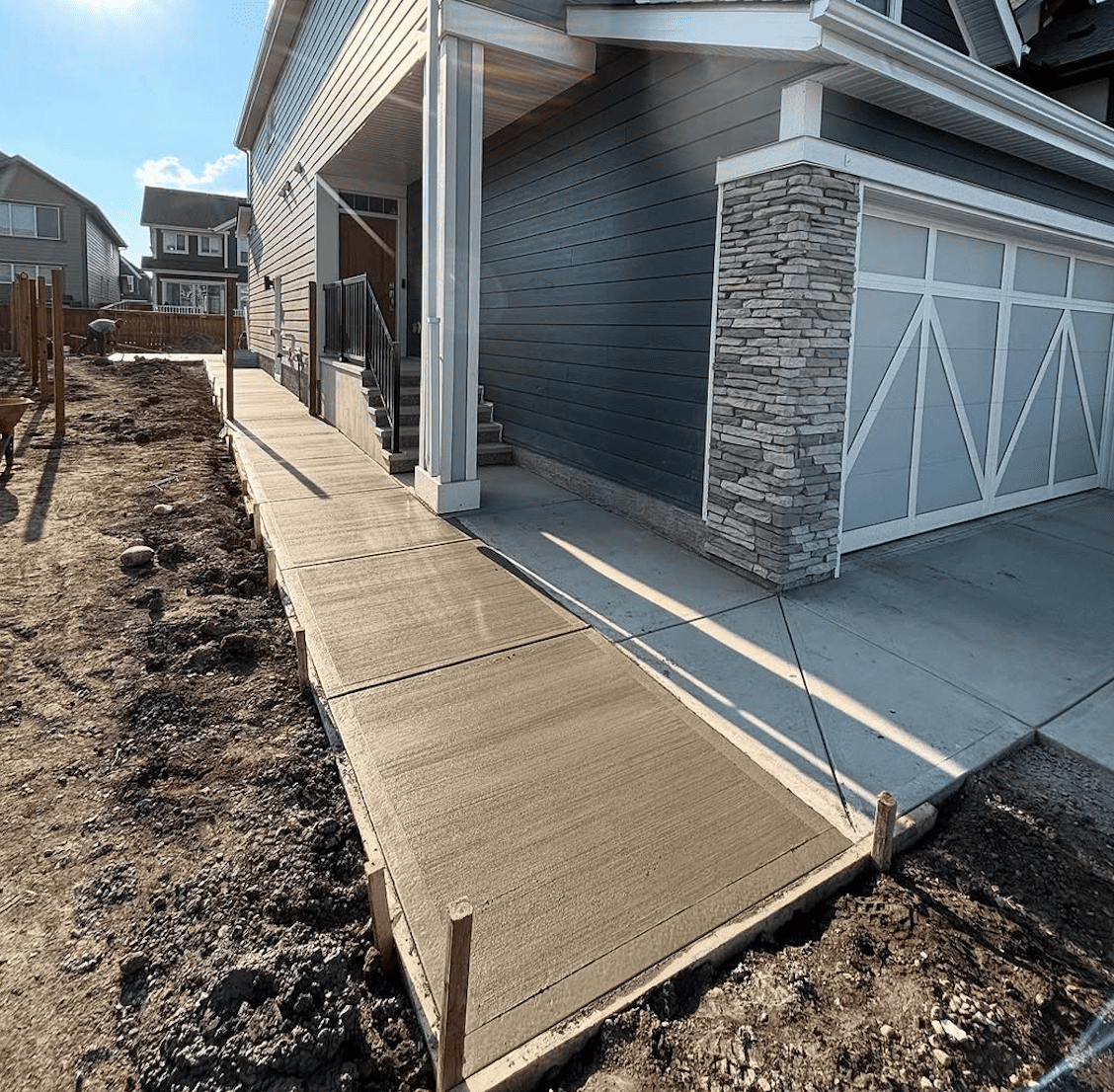 Curved concrete sidewalk