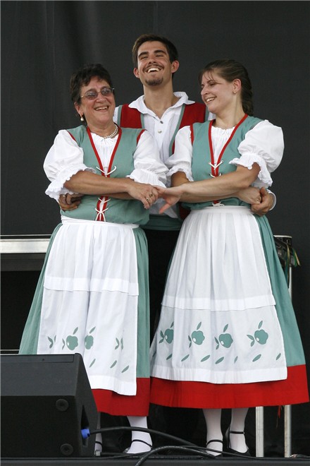 Amici Adult Gallery 3