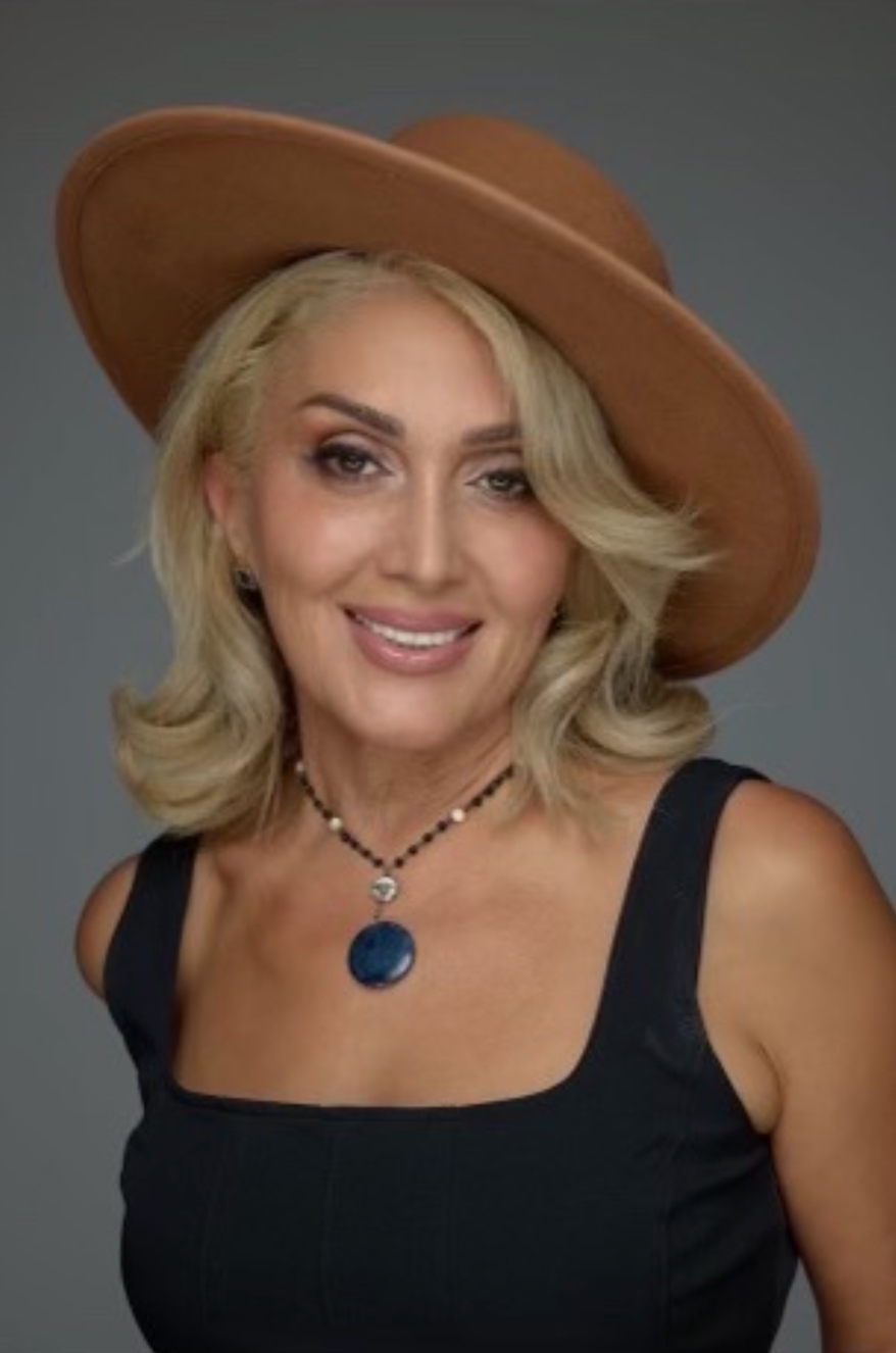 Mimi Pourvajdi, Master Stylist at Salon by Riri