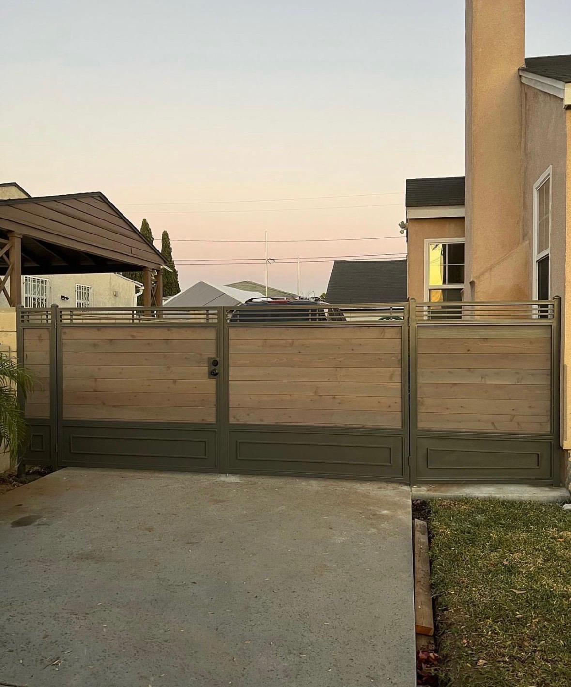 Horizontal Slat Gate