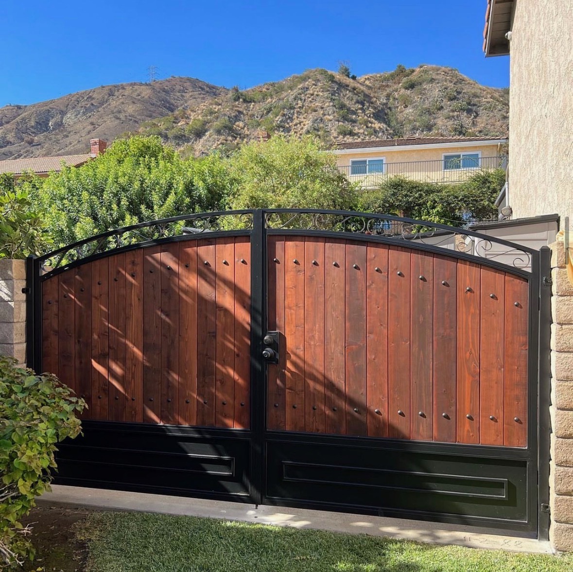 Arched Dual Driveway Gate