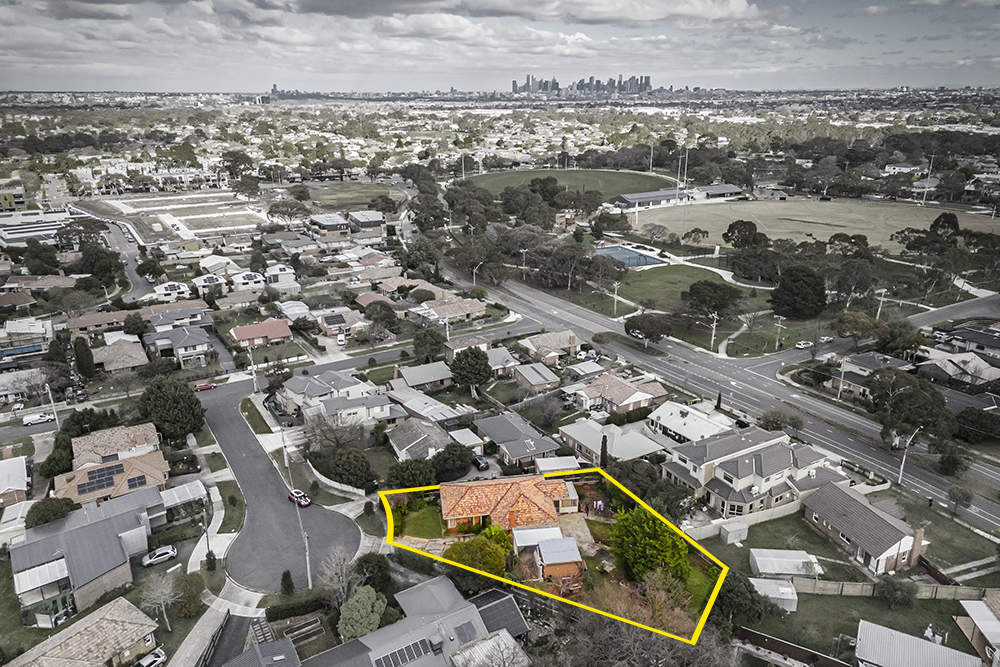 Drone aerial view of property context and neighbourhood