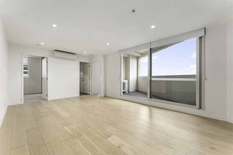 Empty living room before virtual staging