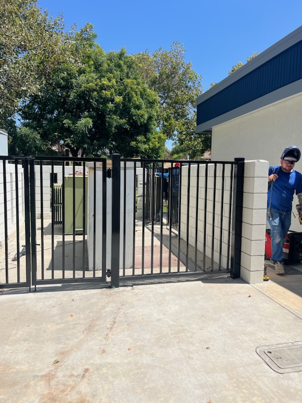Professional fencing contractor at work
