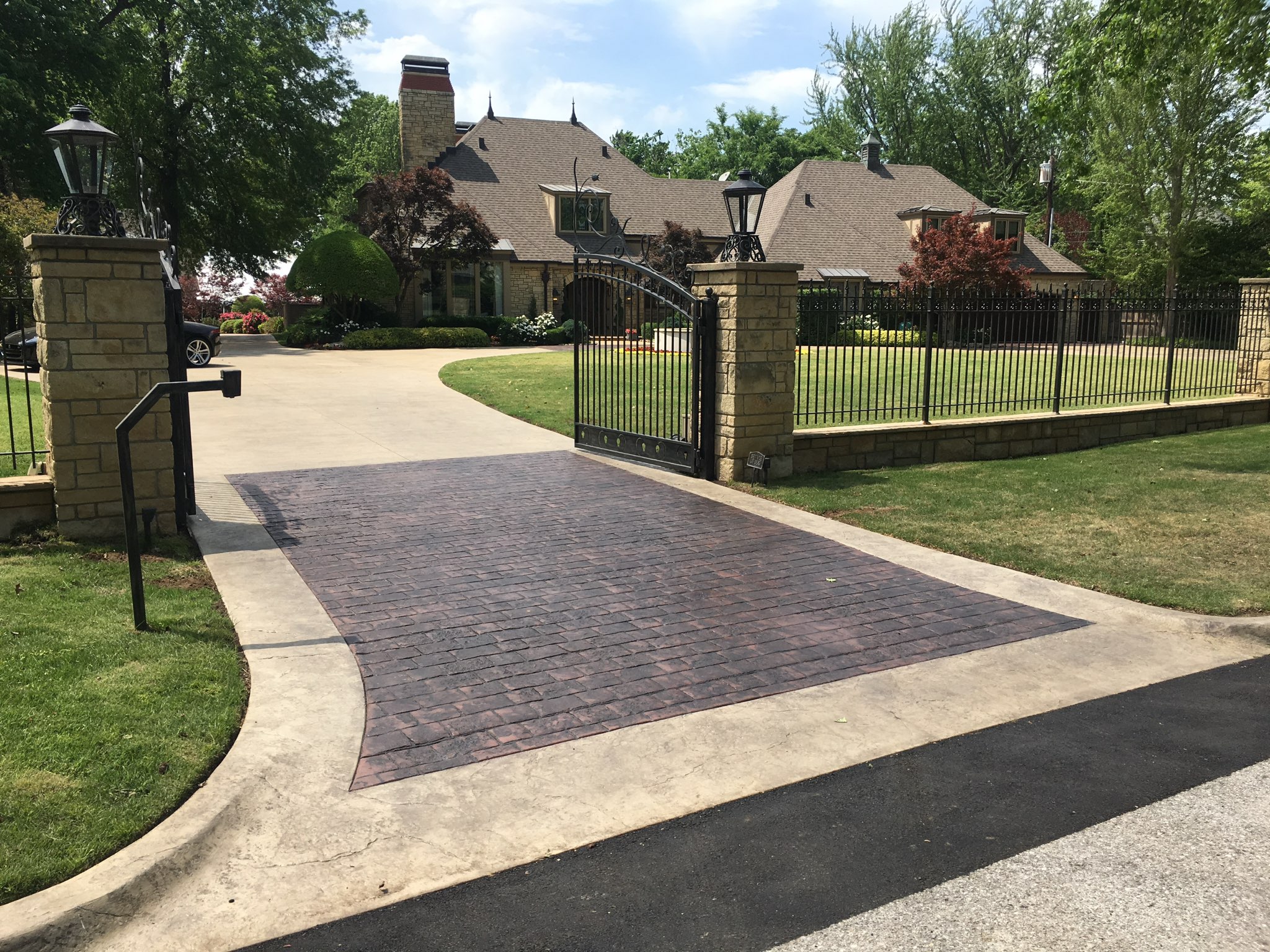 Finished concrete driveway in Tulsa OK
