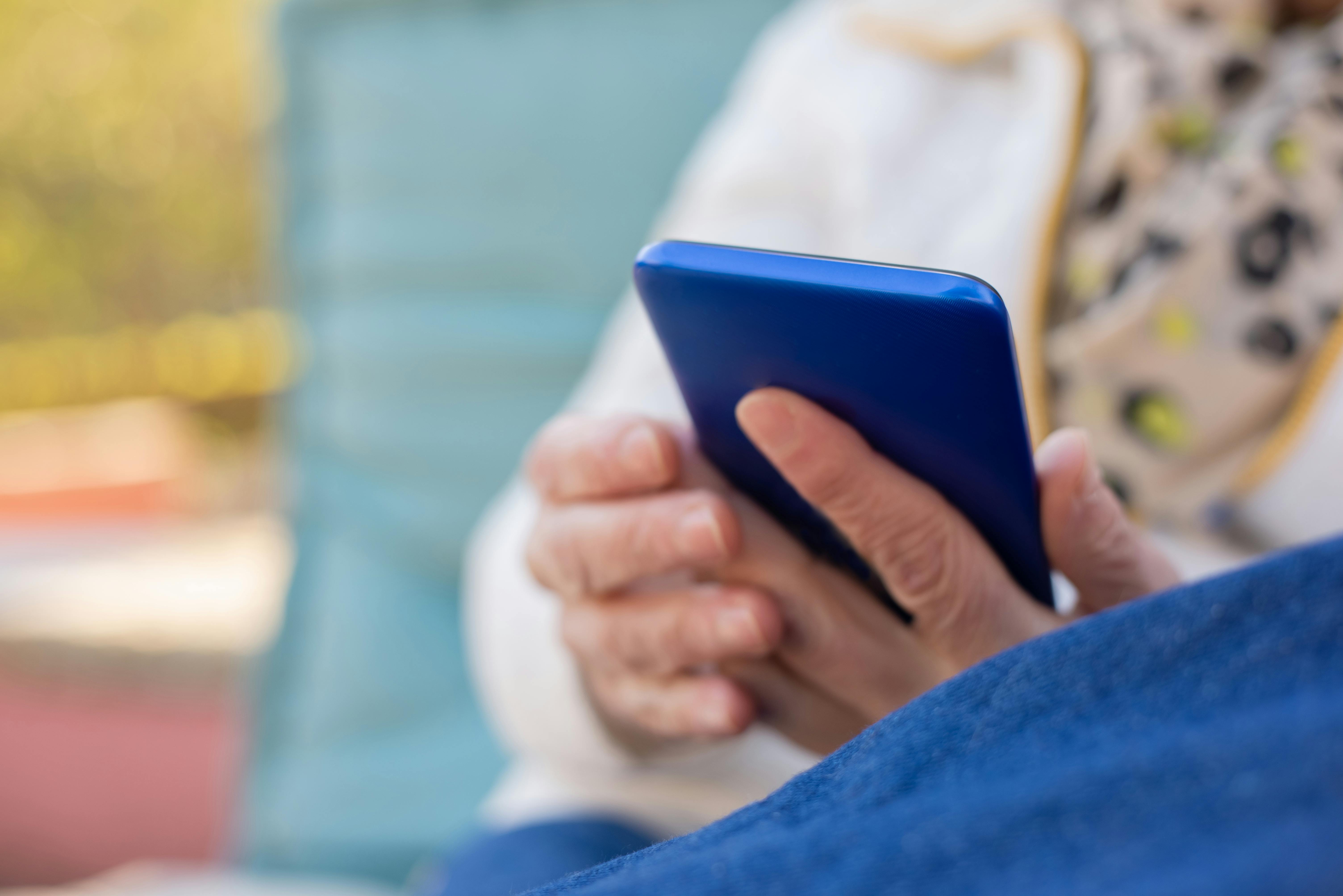 What Is a Missed Call Text-Back — And Why Every Roofer Needs One
