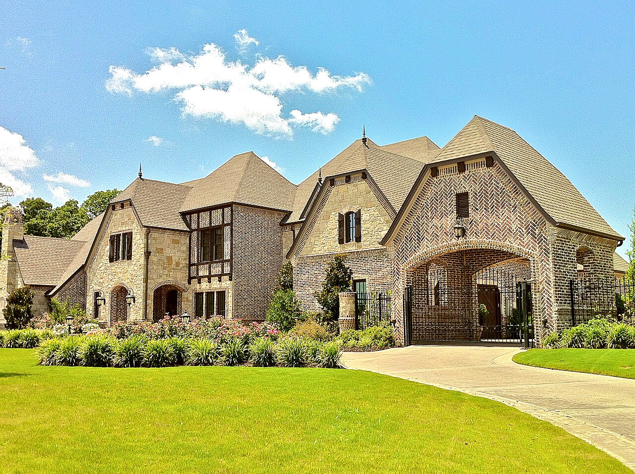 A large estate home in a Southlake, TX neighborhood, part of a premium family real estate market