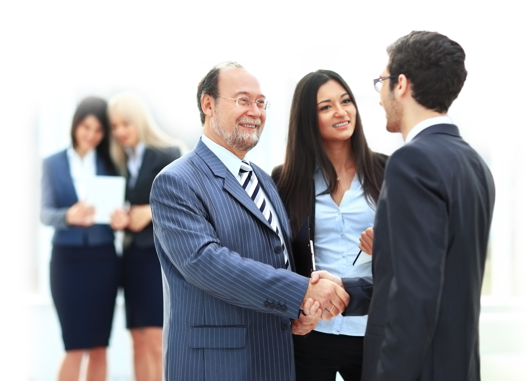 Professional Gaffney bondsman shaking hands and providing trusted assistance