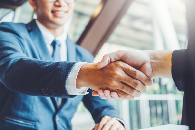 Bail bond professional and client shaking hands in agreement on payment plan options