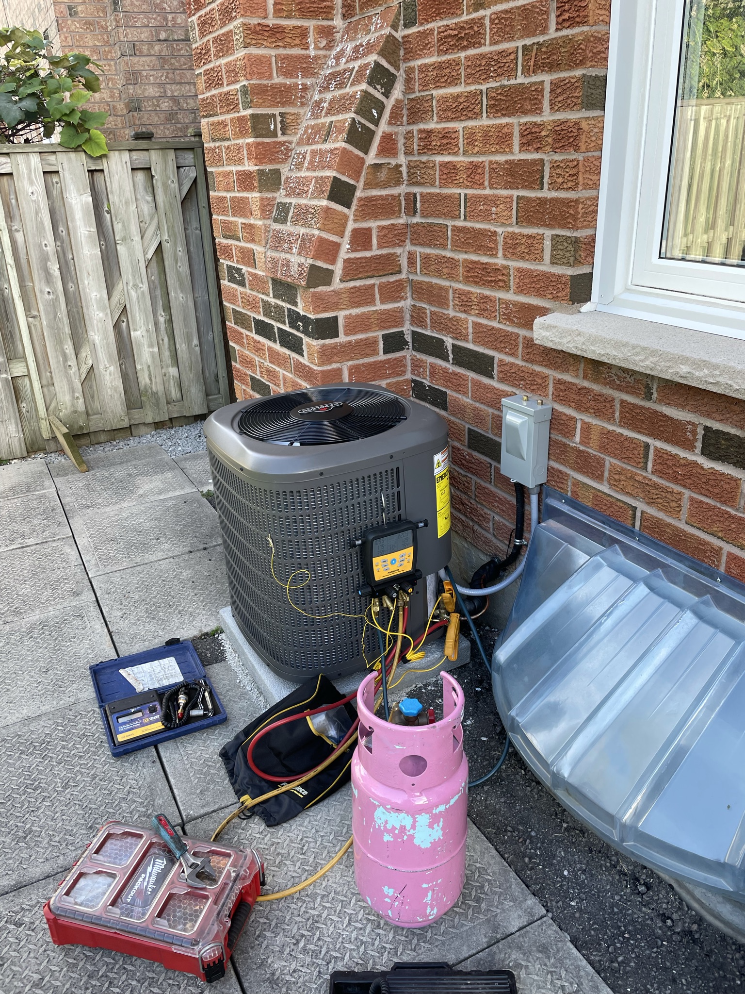 AC unit refrigerant recharge service in Barrie
