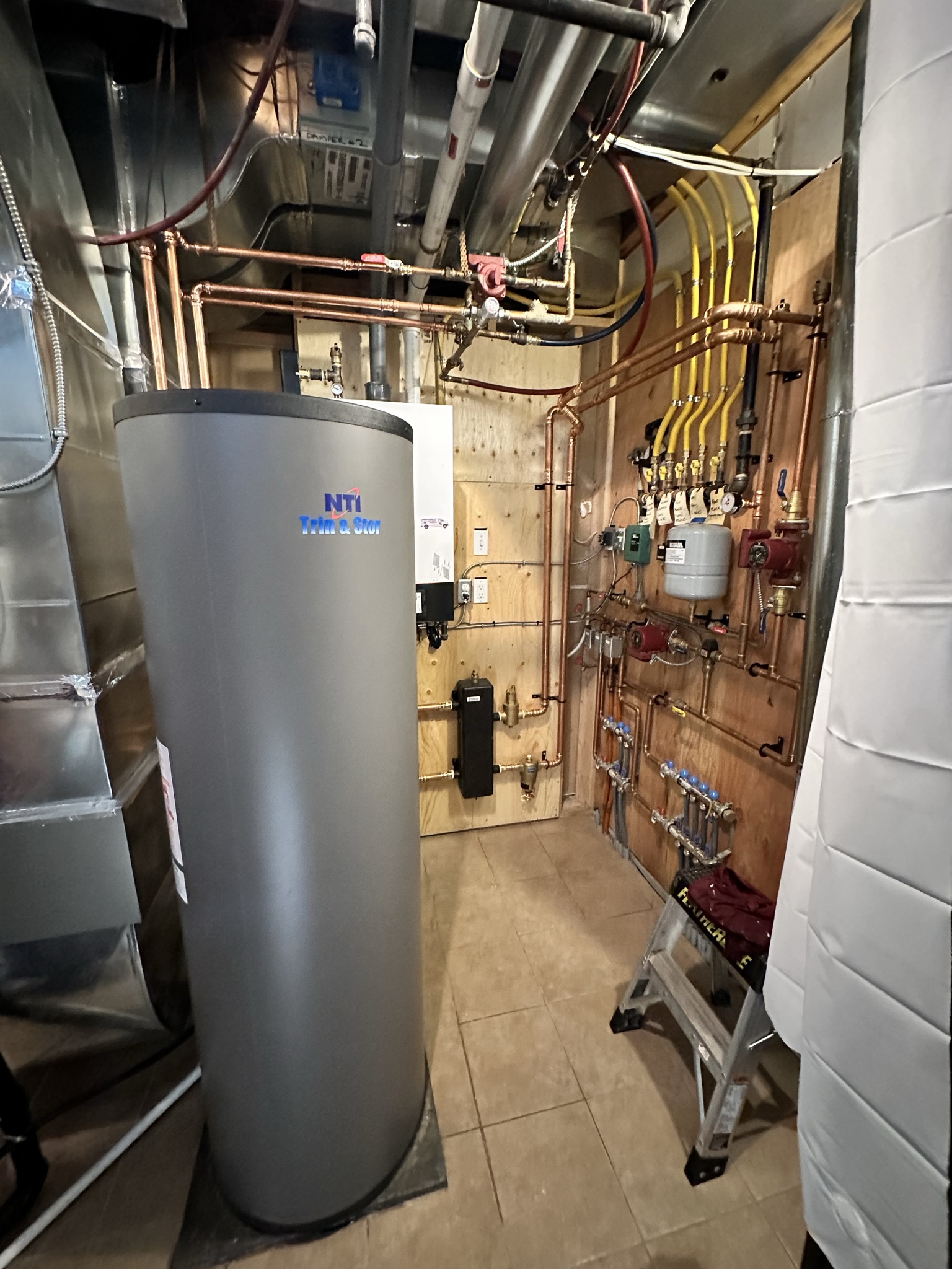 NTI hydronic system with copper piping and manifold