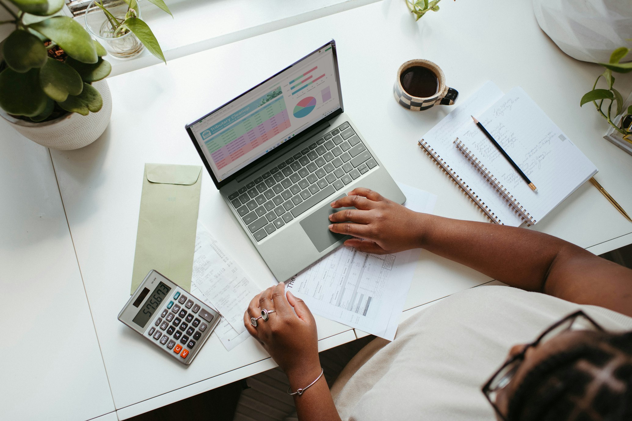 How Small Businesses Are Using AI Right Now — Real Examples