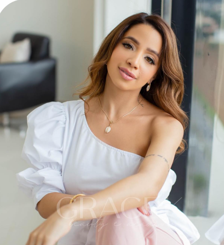 Grace K - Especialista en Micropigmentación