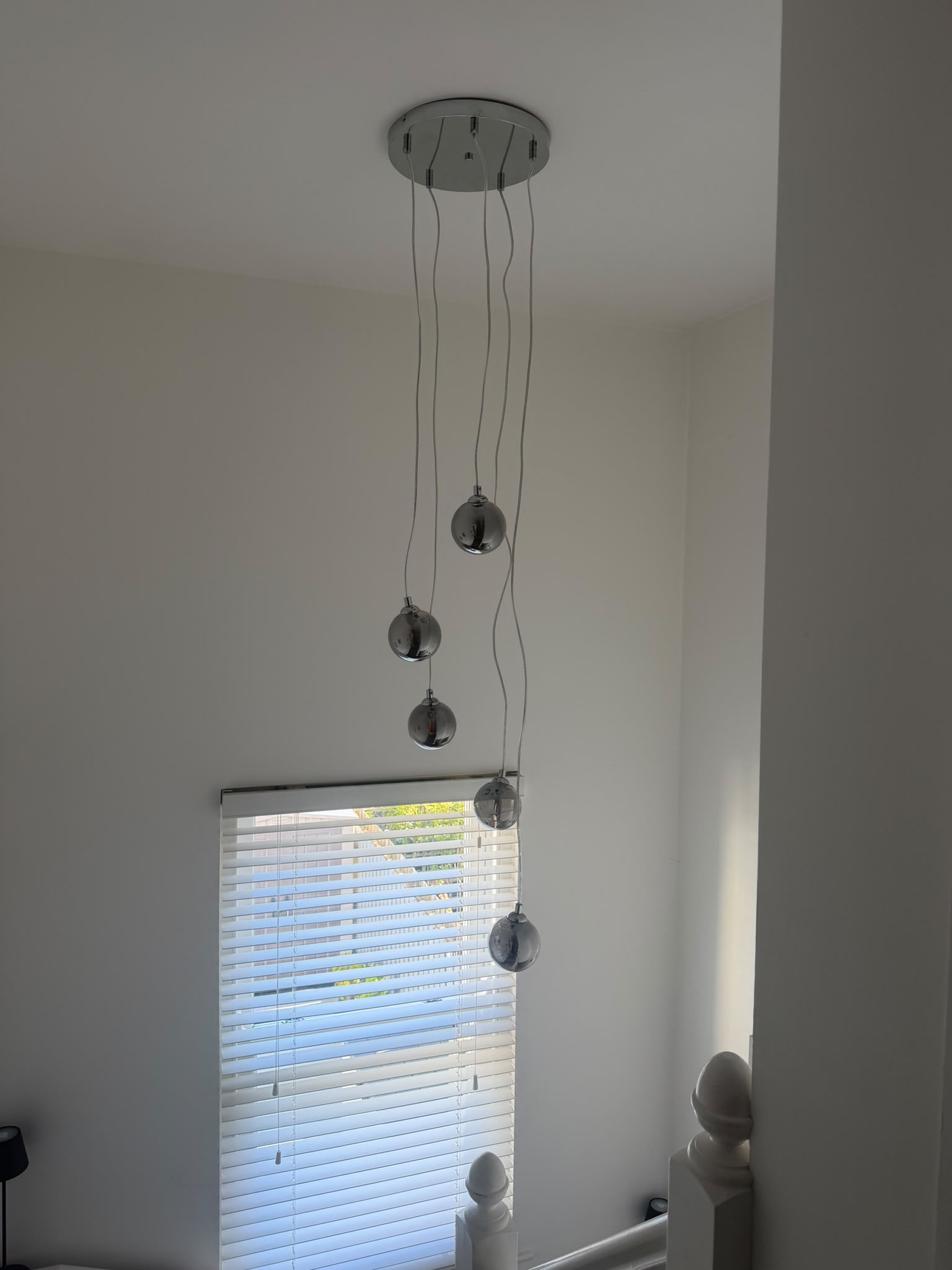 Multi pendant light cascade fitted and aligned