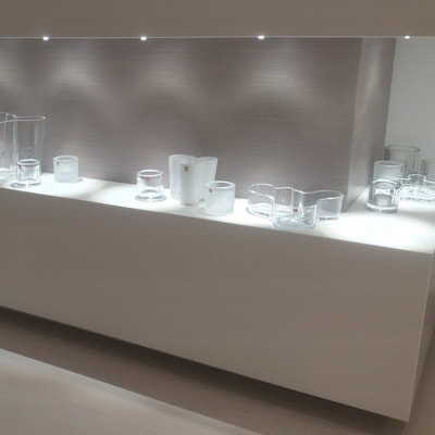 Hyllyn ja esineiden valaistus