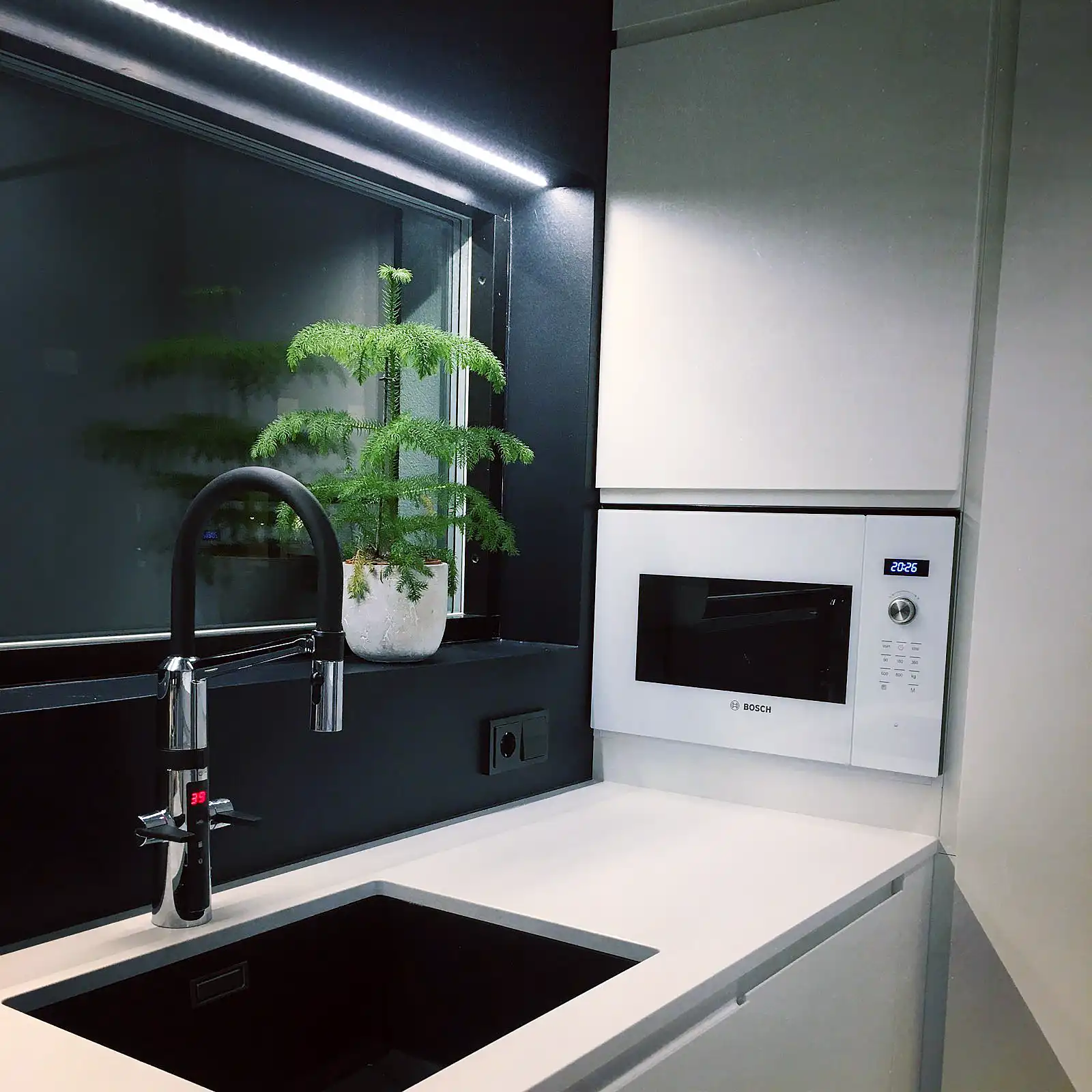 Keittiön työtason ja altaan valaistus