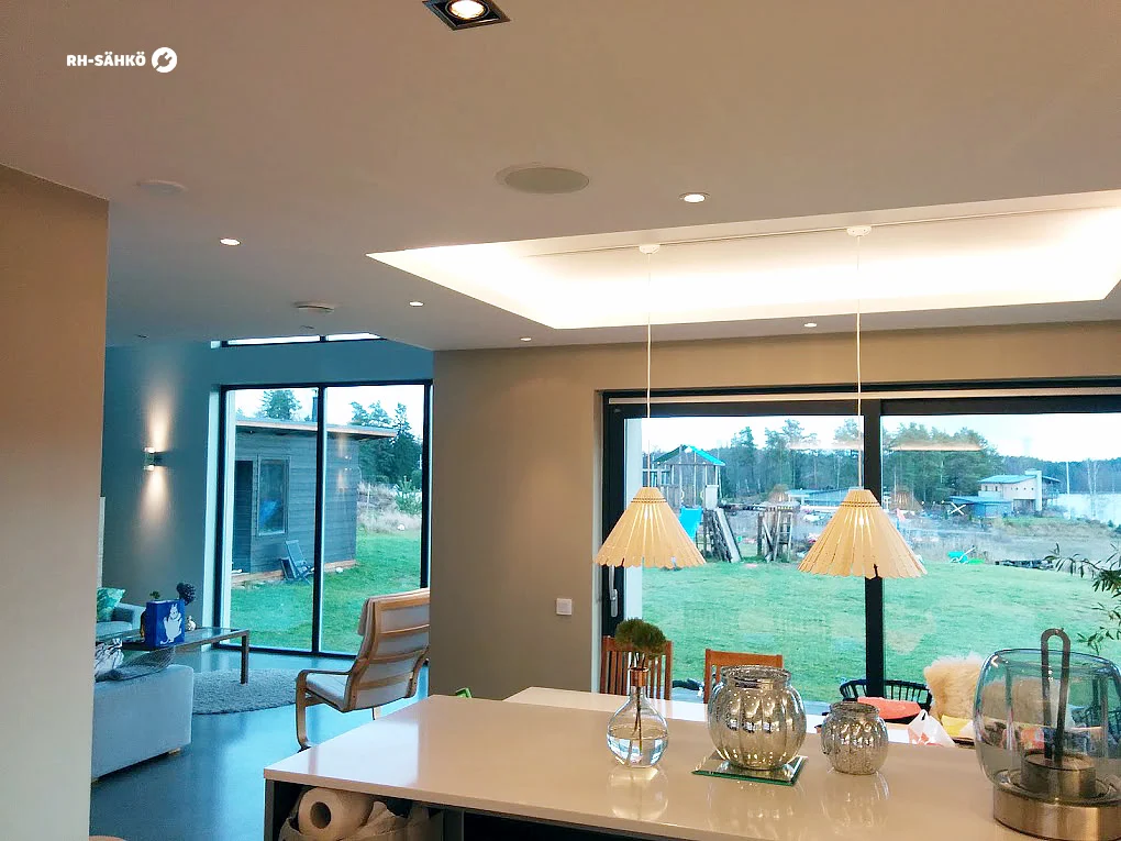 Olohuoneen ja ruokailutilan sähkötyöt