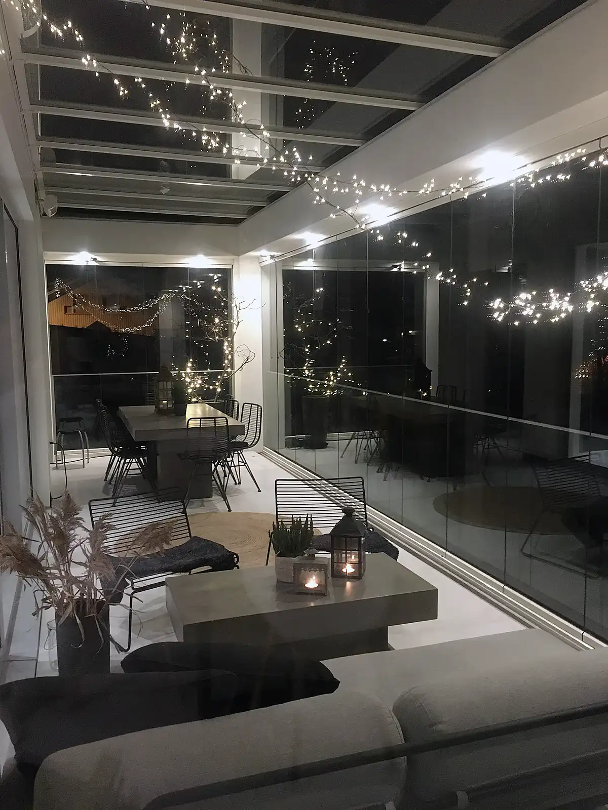 Lasitetun terassin tunnelmavalaistus