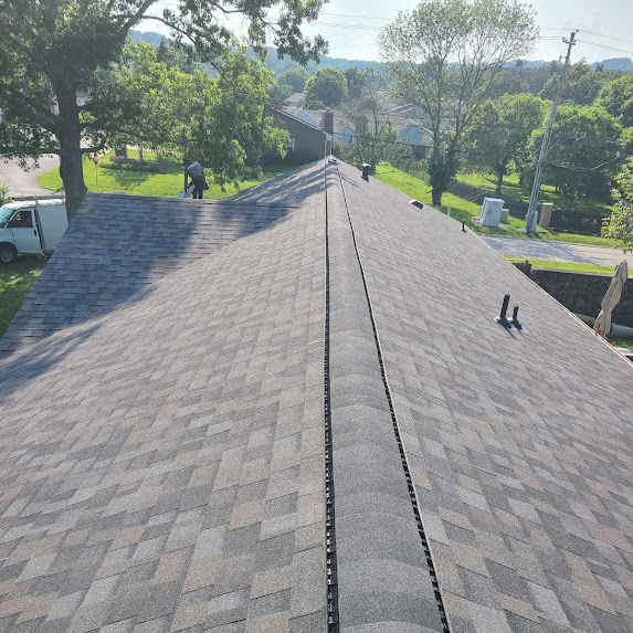 Completed architectural shingle roof replacement with new ridge vent installed by Worth Roofing Company in Franklin, TN