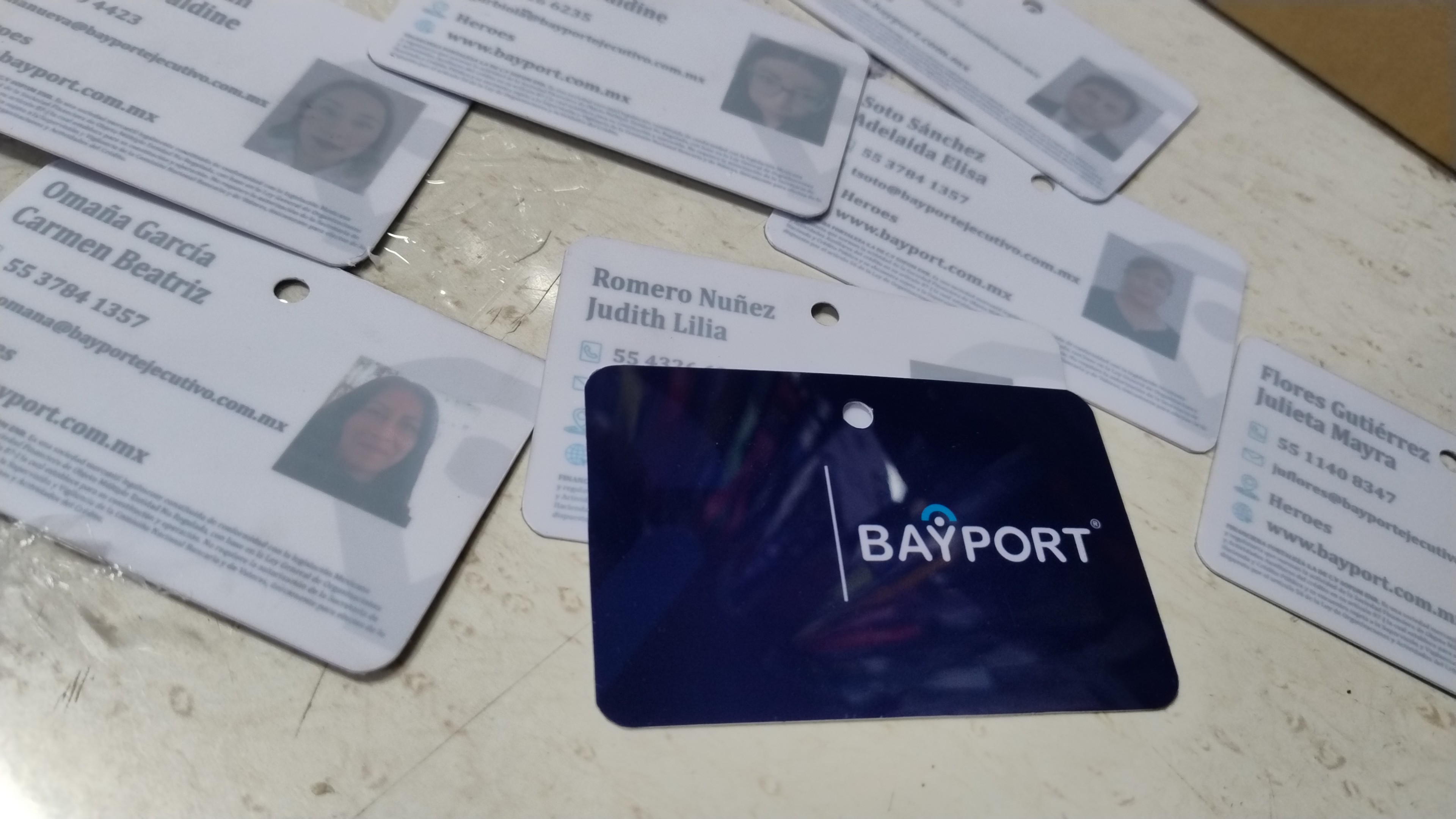 Credenciales PVC personalizadas para empresas — imagen 3