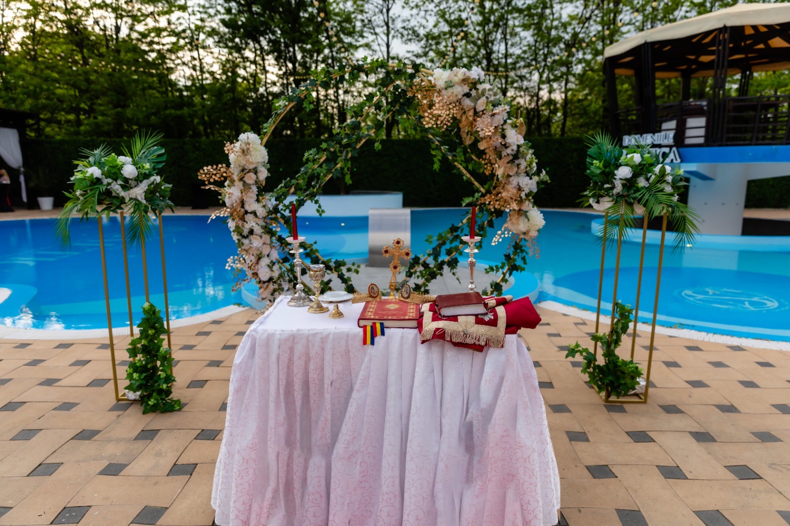 Decor ceremonie piscină