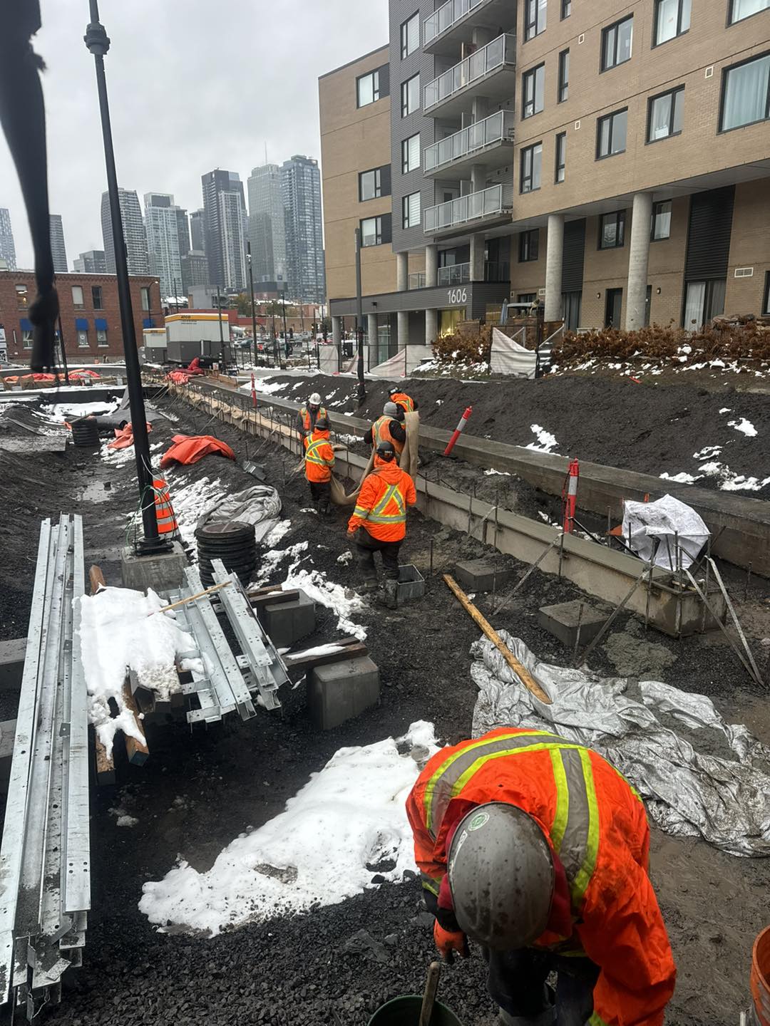 Trottoir en milieu urbain