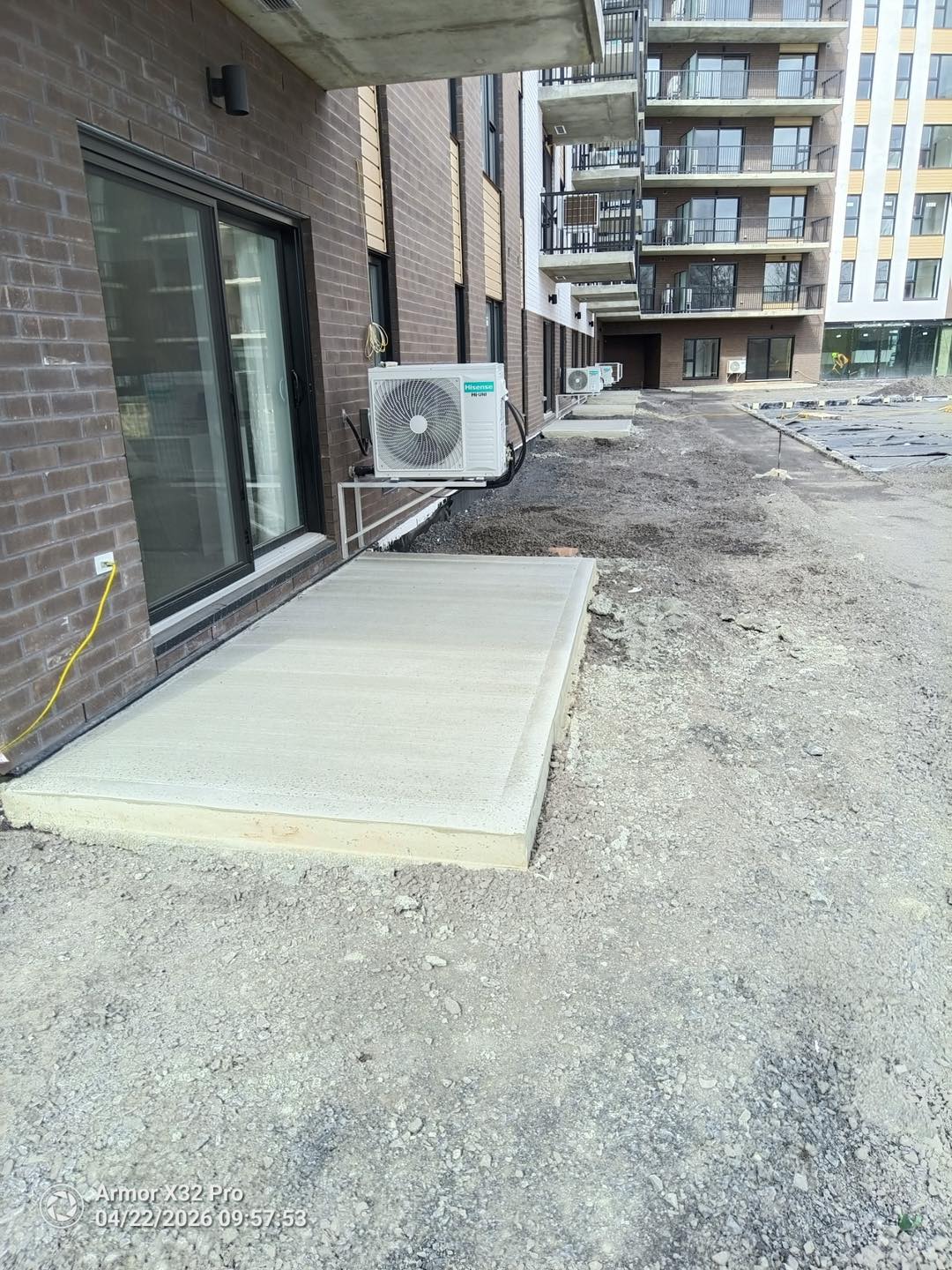 Dalle de patio attenante