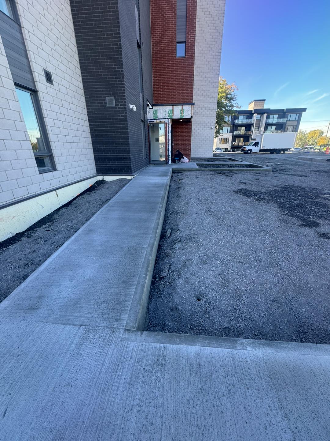 Trottoir commercial terminé