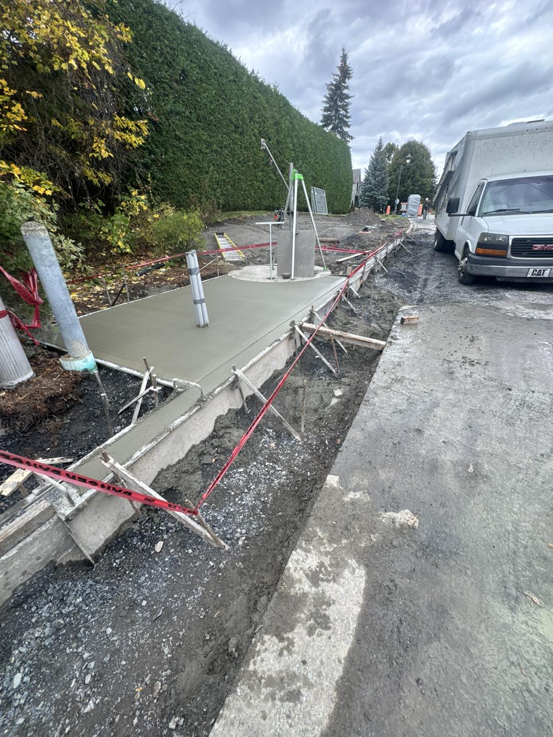 Trottoir en cours de réalisation