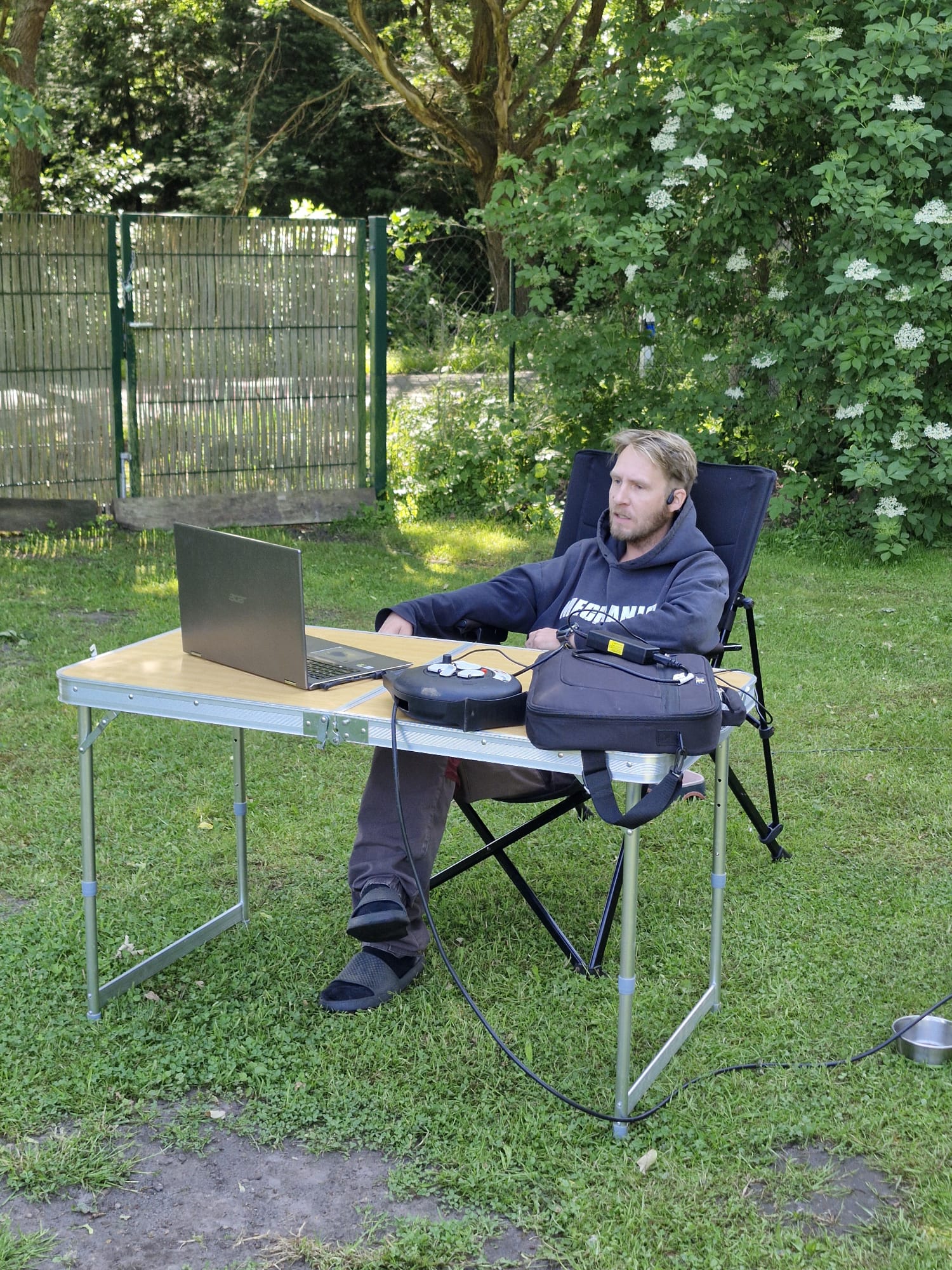 Maurits aan het werk in de natuur