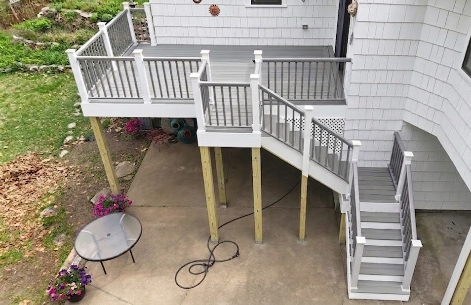 Spacious deck with built-in seating