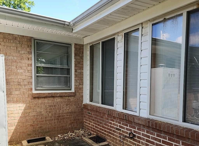 Cracked Window(s) / Condition