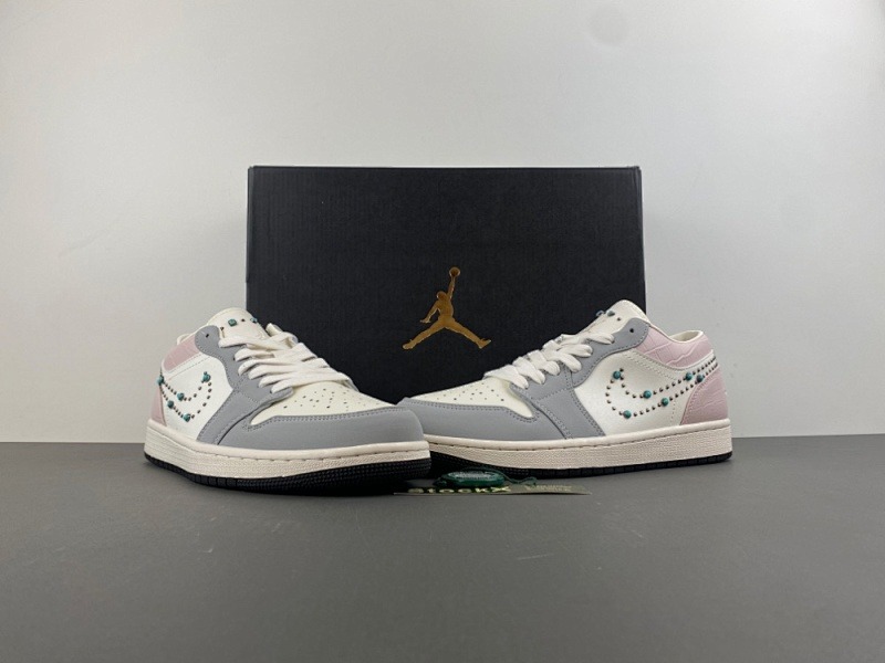 Air Jordan 1 Low 'White/Pink/Grey Beaded'