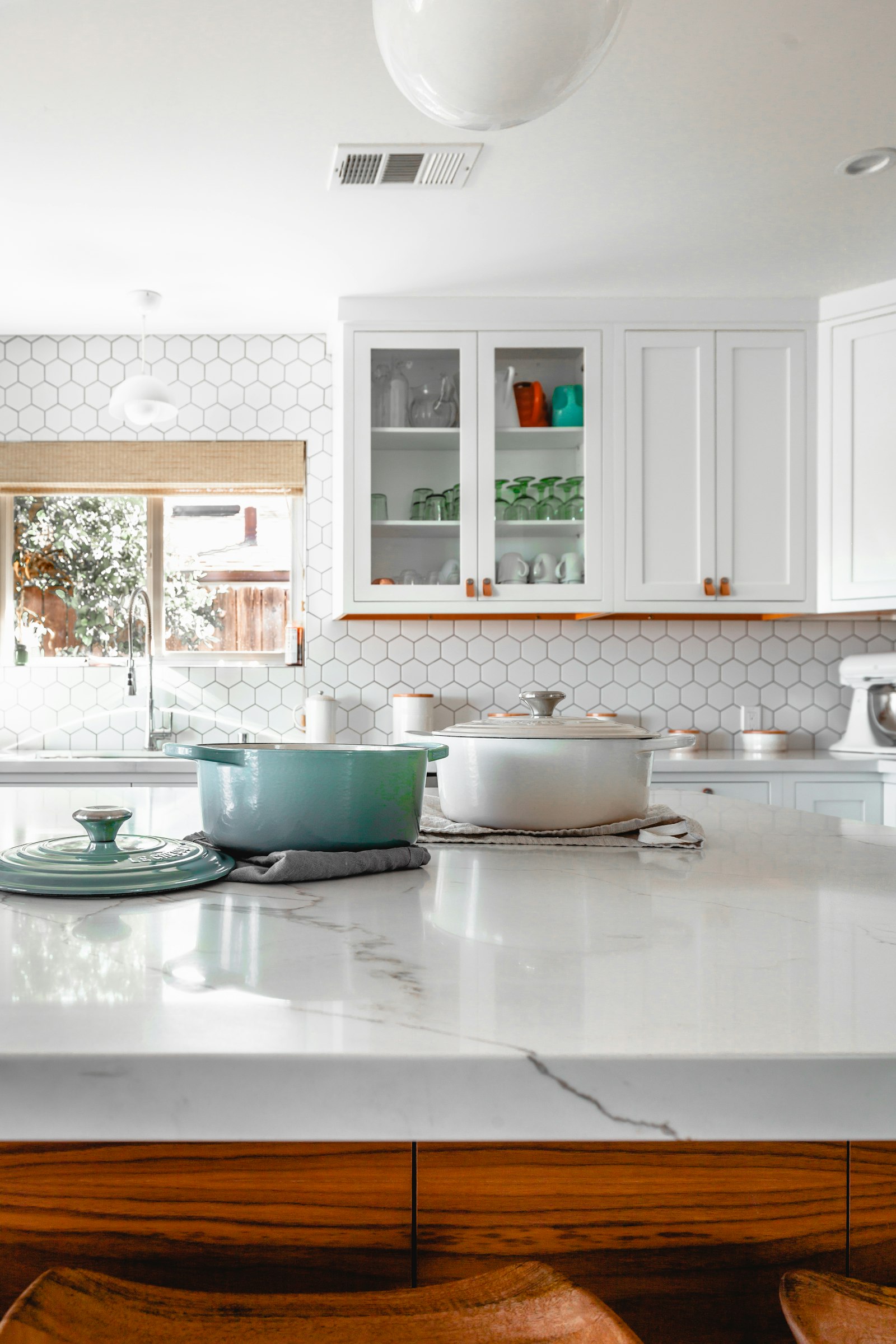Is a Bi-Weekly Cleaning Service Right for You? Weekly vs. Bi-Weekly vs. Monthly