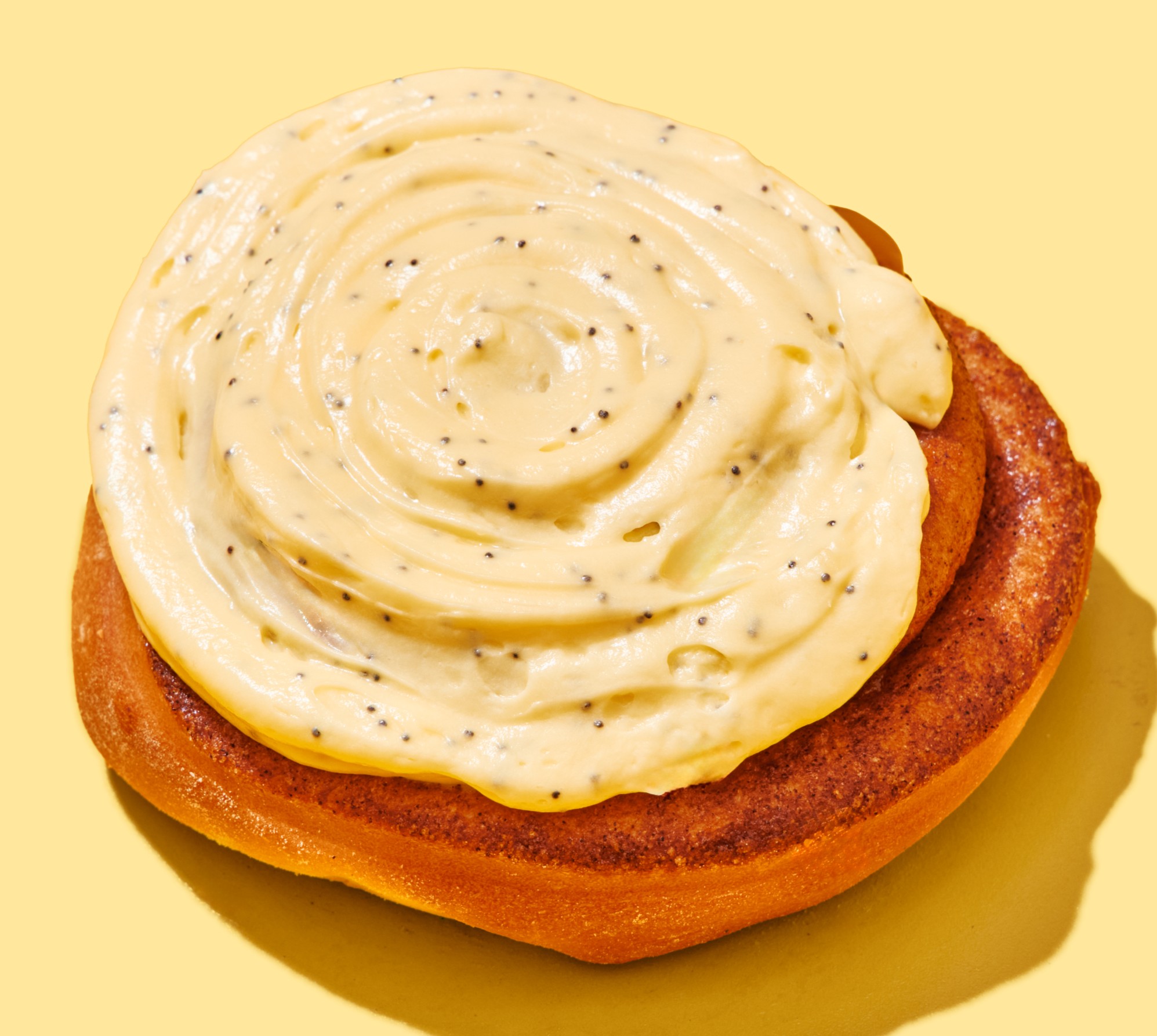 Cinnamon bun with frosting