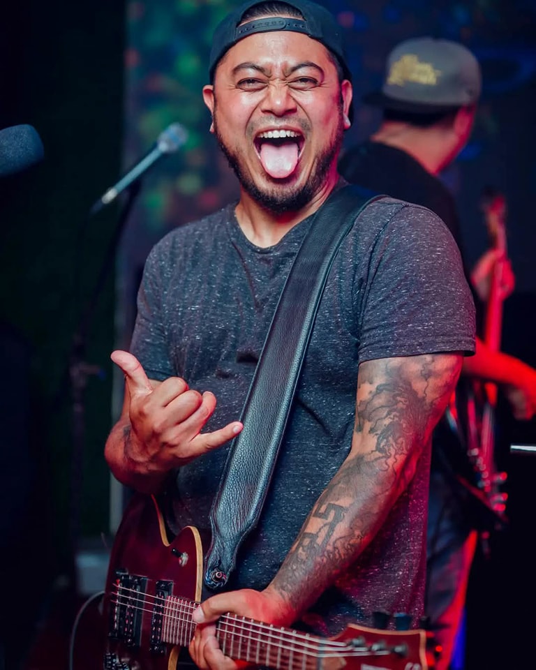 Shirish Dali — Lead Vocals / Rhythm Guitar