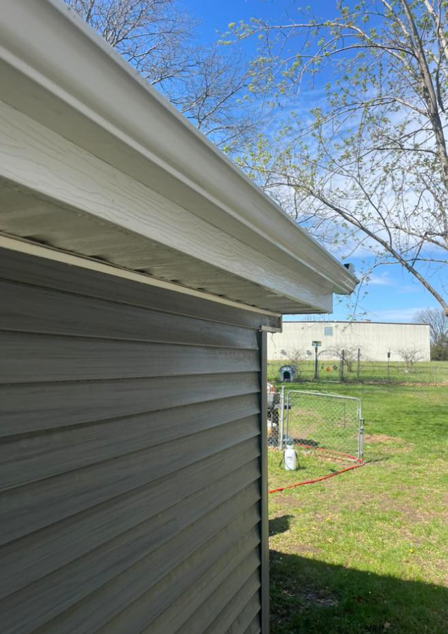 Clean soffit and gutter after cleaning