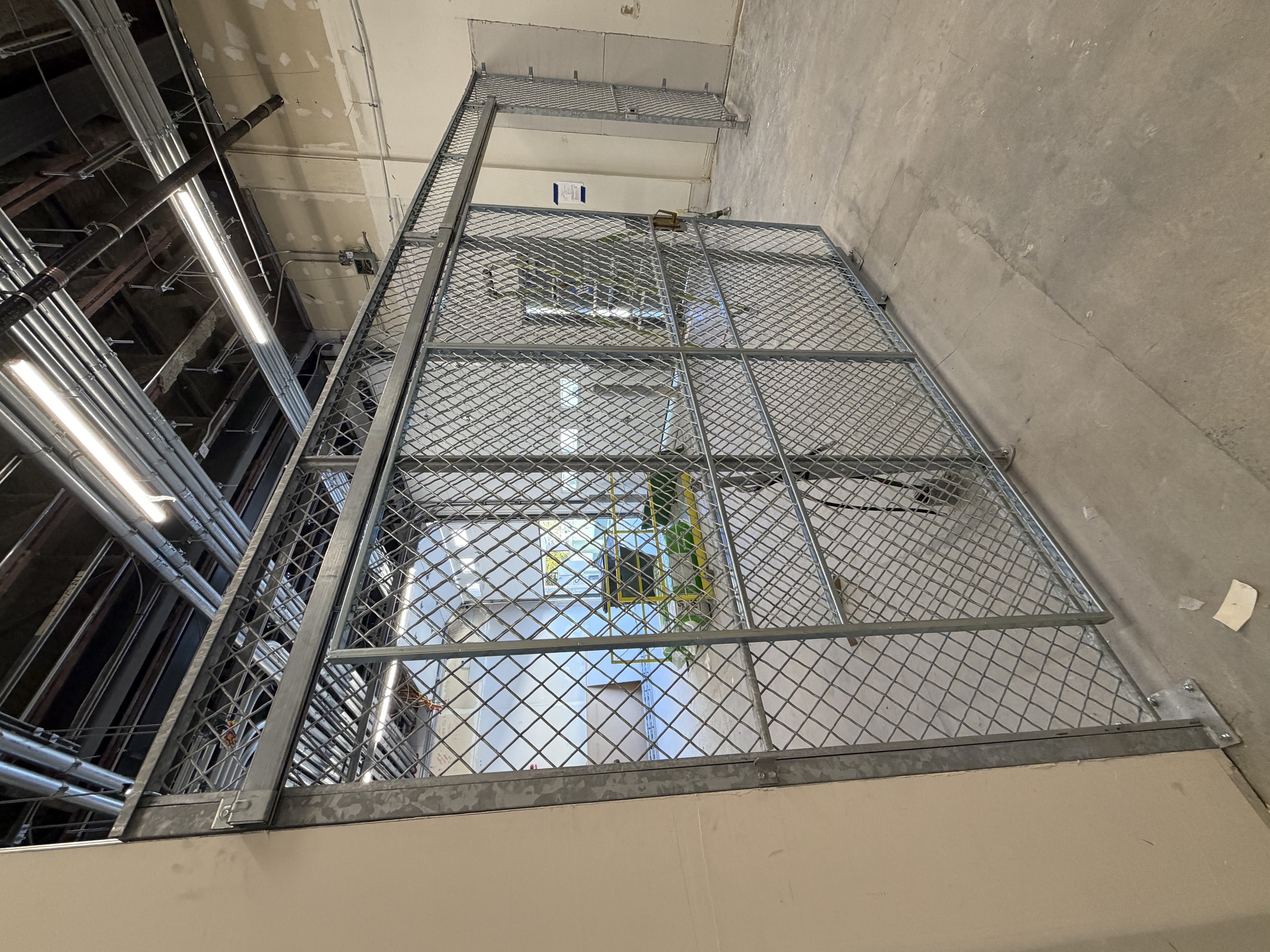 Commercial Chain-Link Enclosure