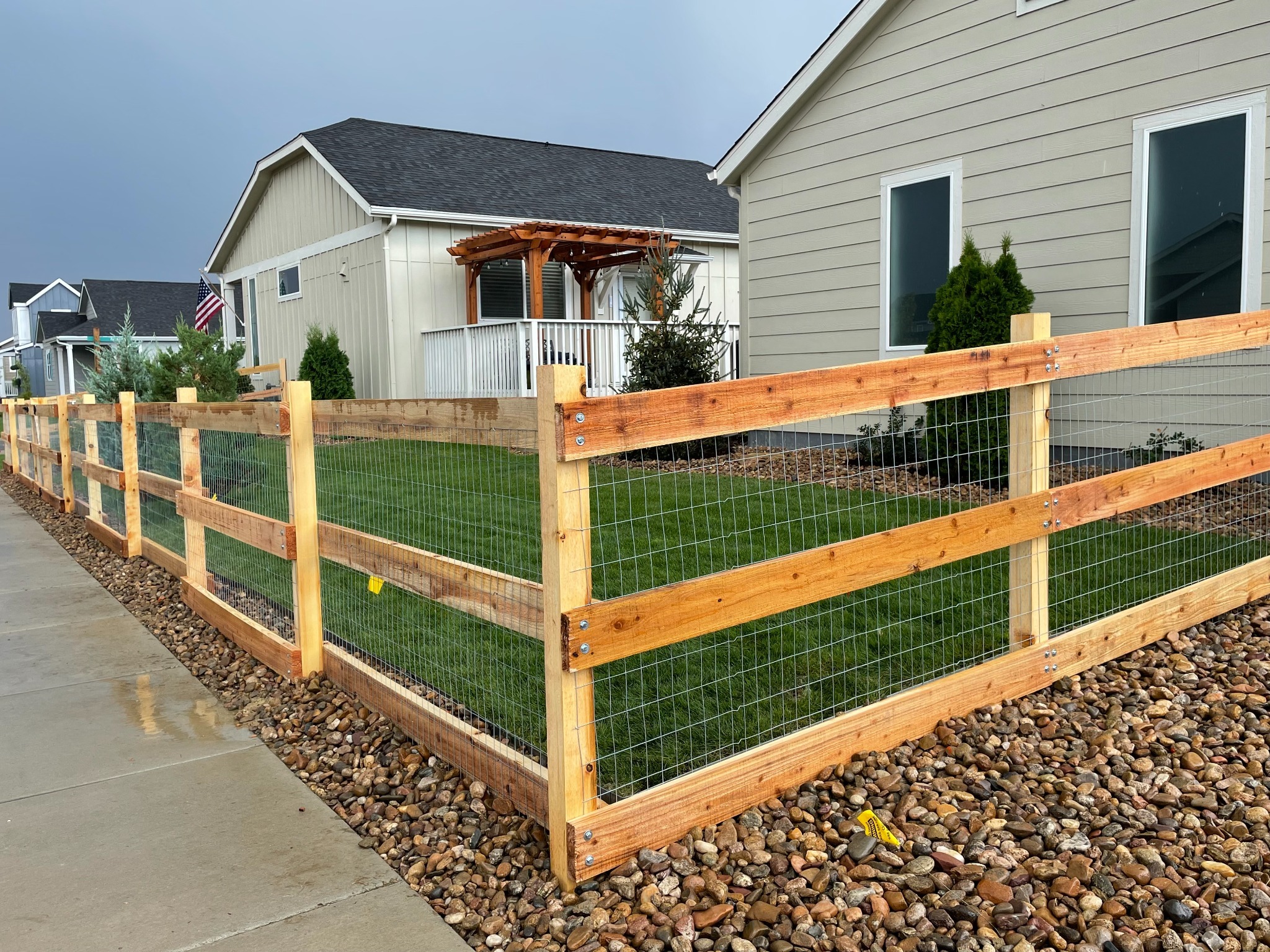 Split Rail with Wire Mesh