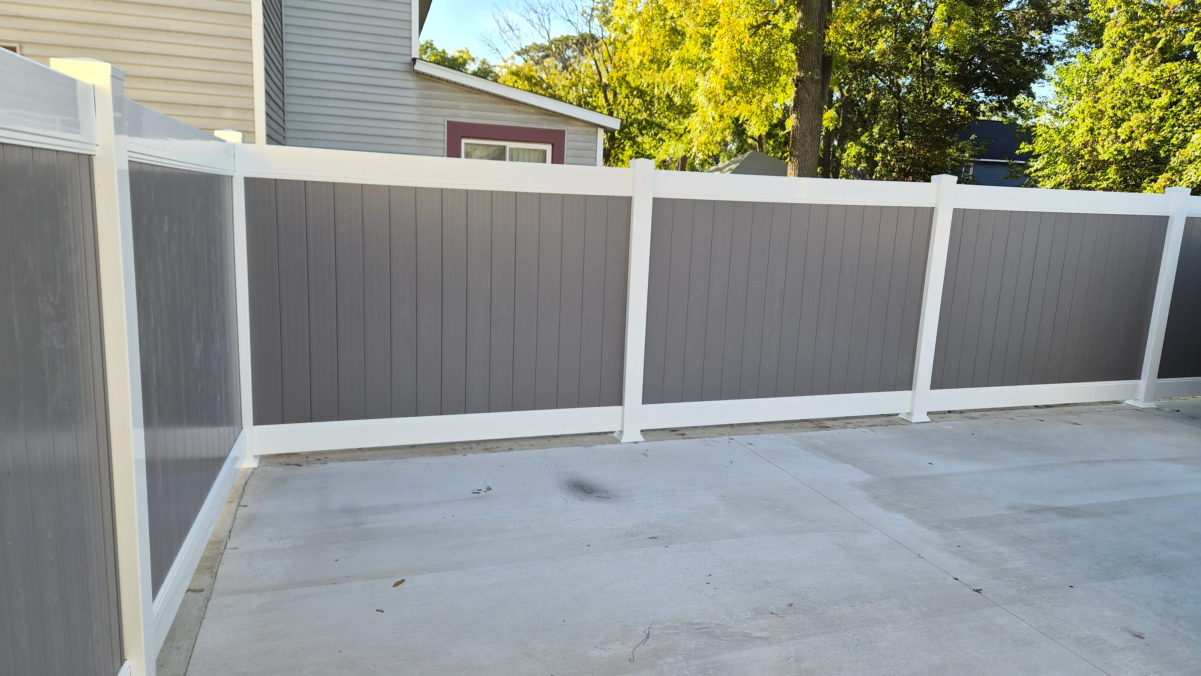 Pro Fence Contractor Work in Grand Rapids & Rockford