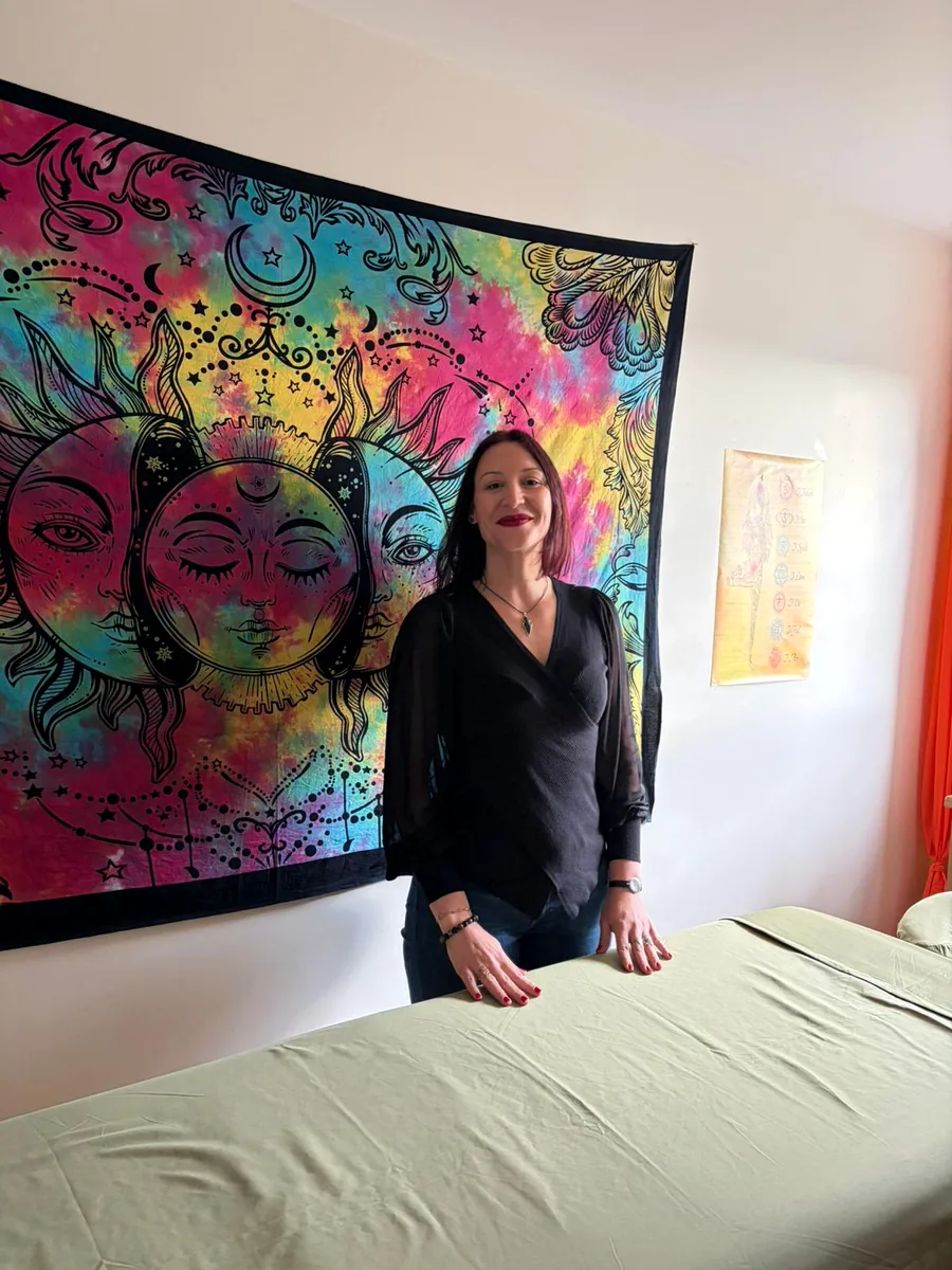 Sabrine dans son cabinet de massage bien-être Sab Care à Égly