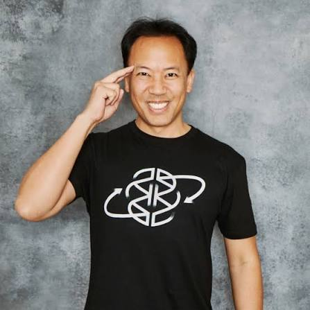 Jim Kwik on stage with Shreans Daga