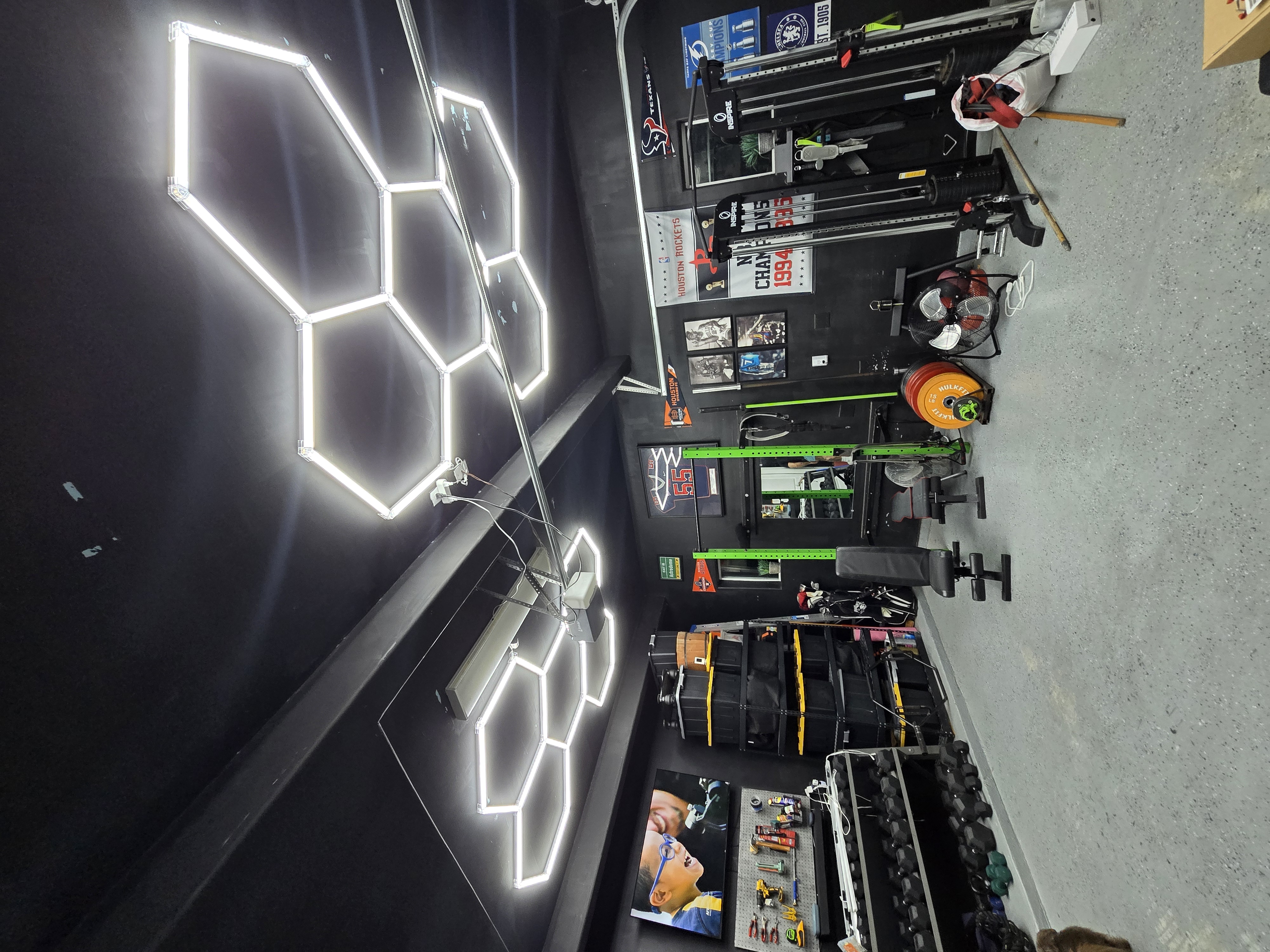 De Leon Solutions - Electrical and lighting installation