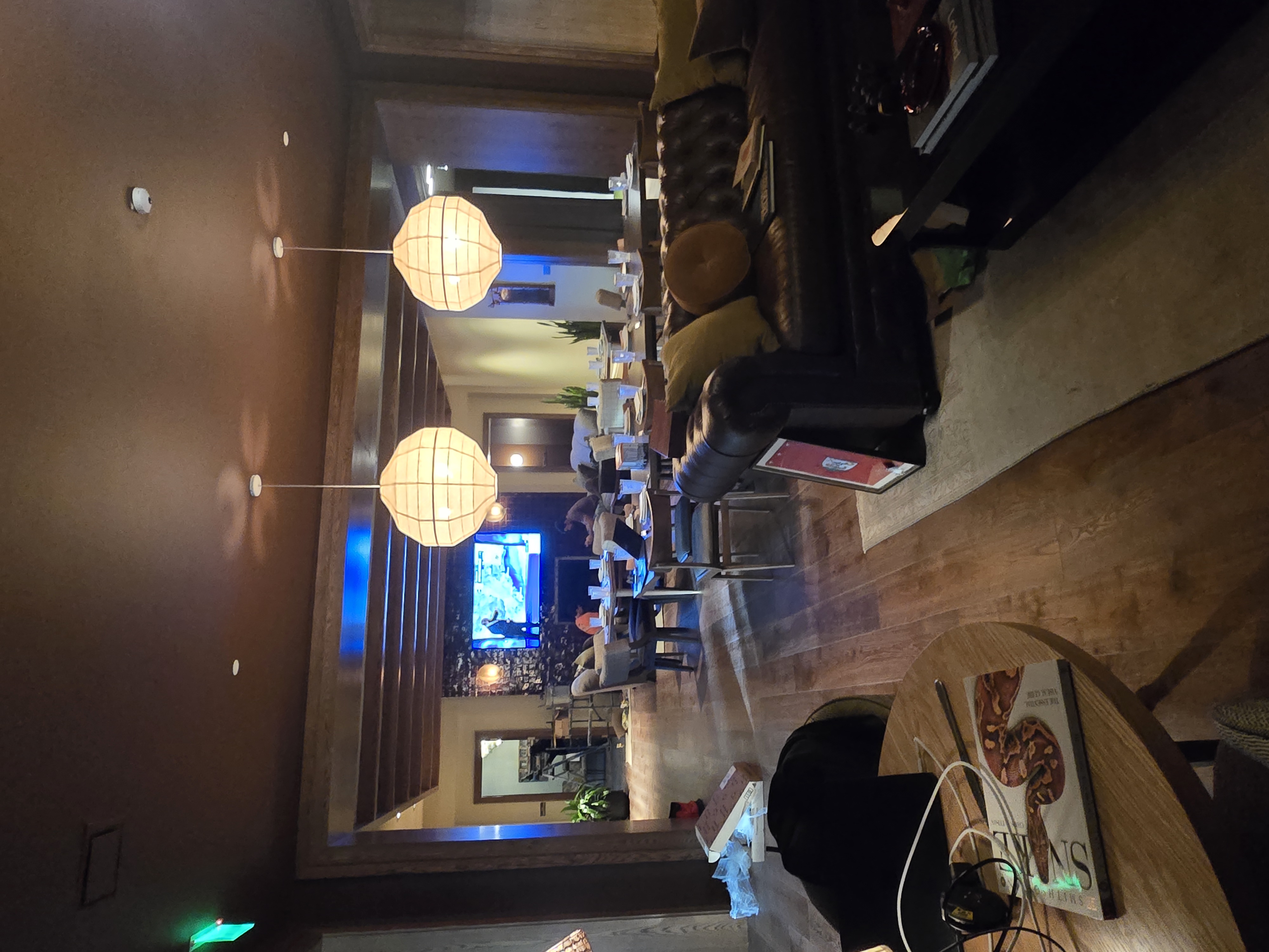 De Leon Solutions - Interior flooring and finishing work
