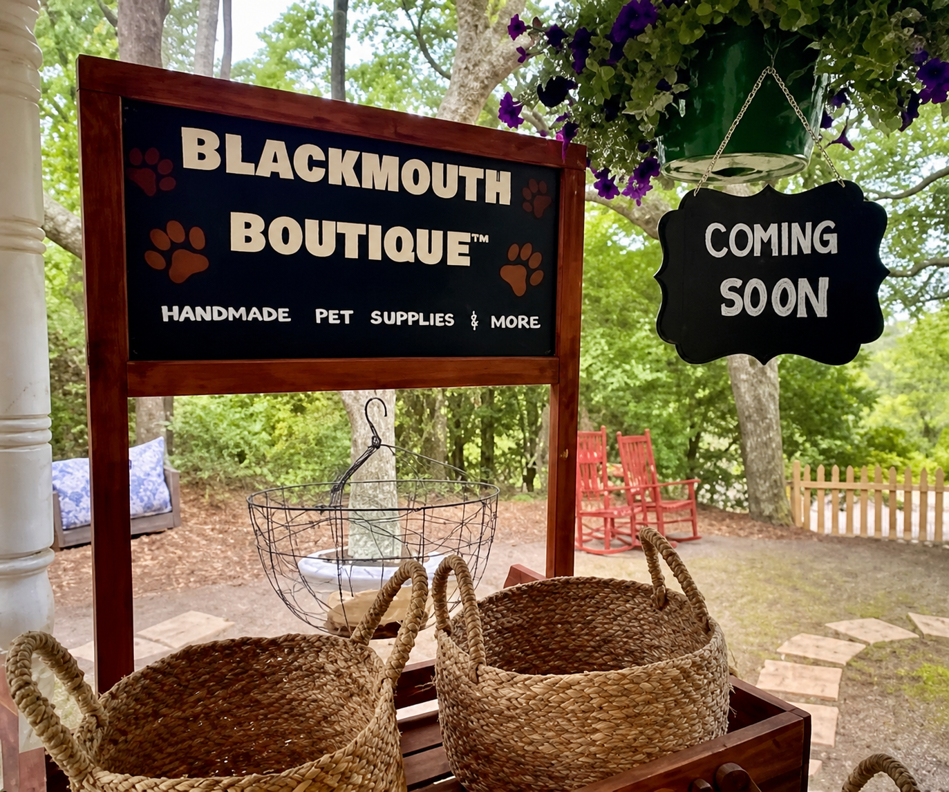 Blackmouth Boutique Stand