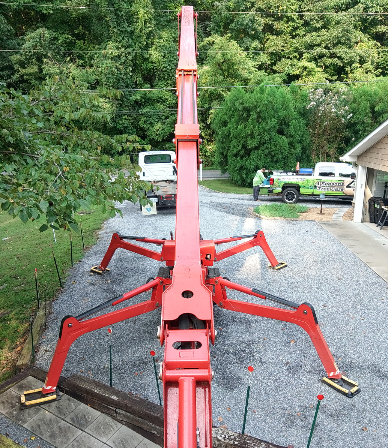 Spider lift on steep terrain