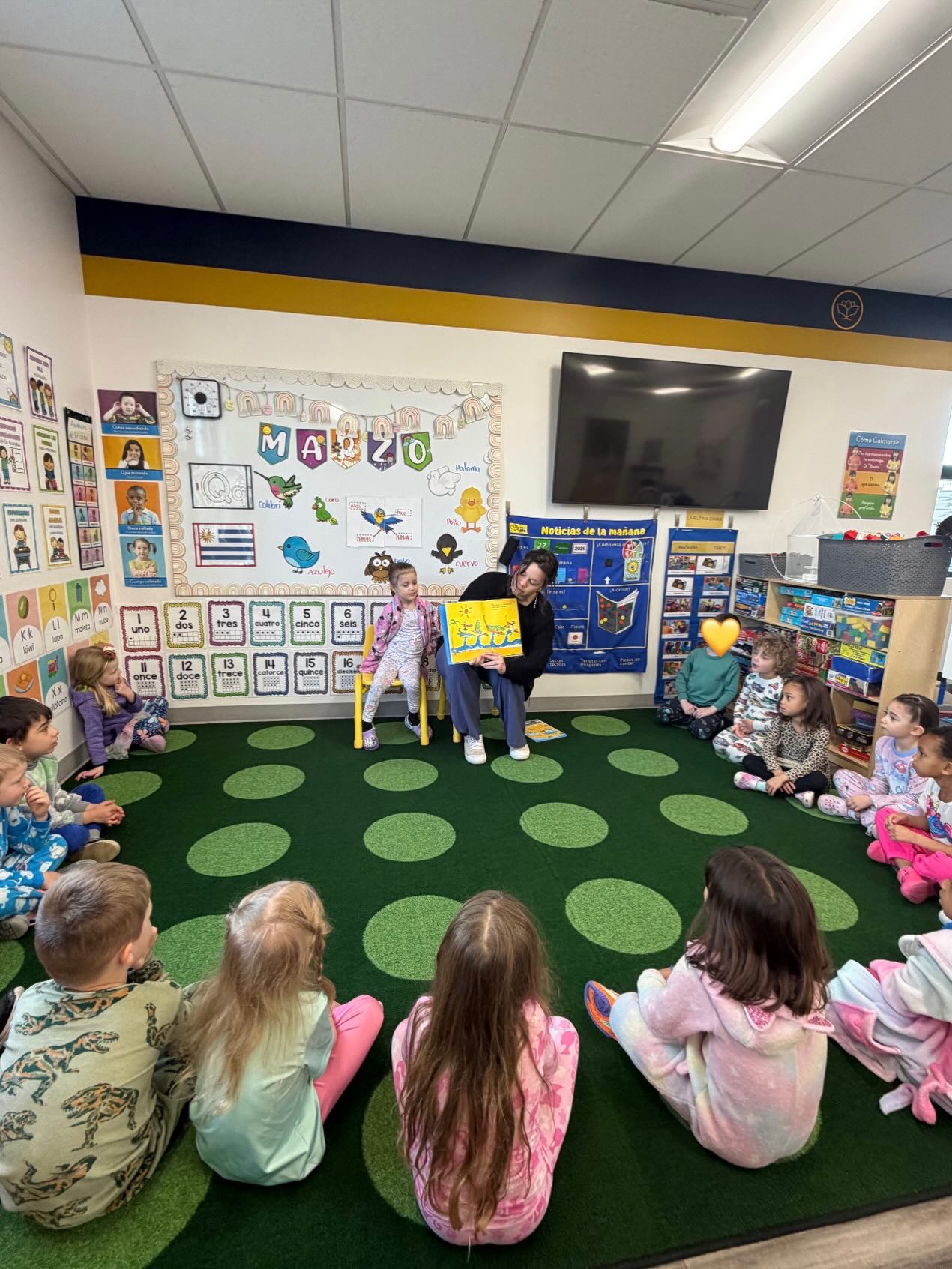 Children learning in Spanish