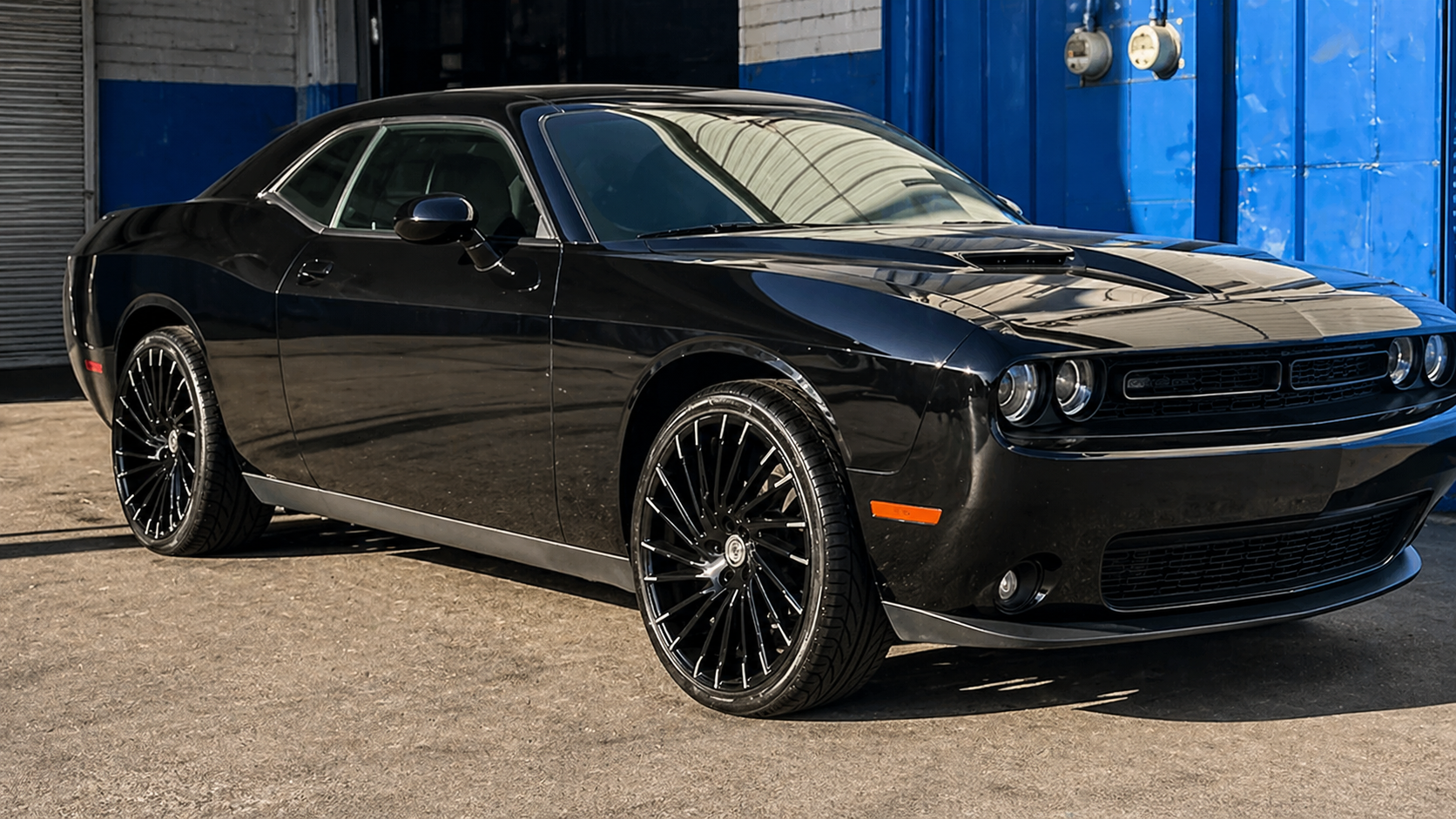 Black Challenger with custom wheels