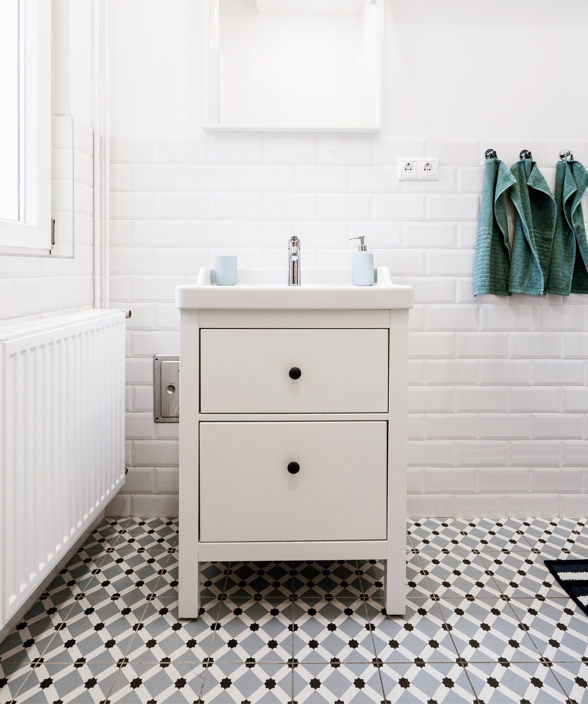 Bathroom cabinet