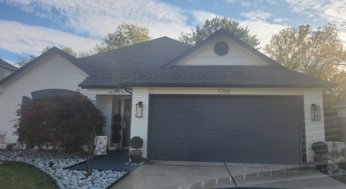 Beautiful new roof replacement on a painted brick home in Broken Arrow, OK